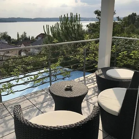 Ferienwohnung In Bester Wohnlage Mit Traumhafter Sicht Auf Insel Mainau Apartman *