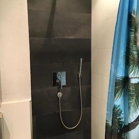 Ferienwohnung In Bester Wohnlage Mit Traumhafter Sicht Auf Insel Mainau Apartman *